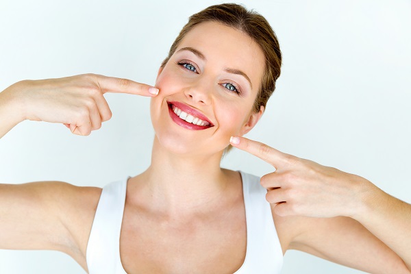 Cracked Tooth? Cosmetic Repair Options - Thanasas Family Dental